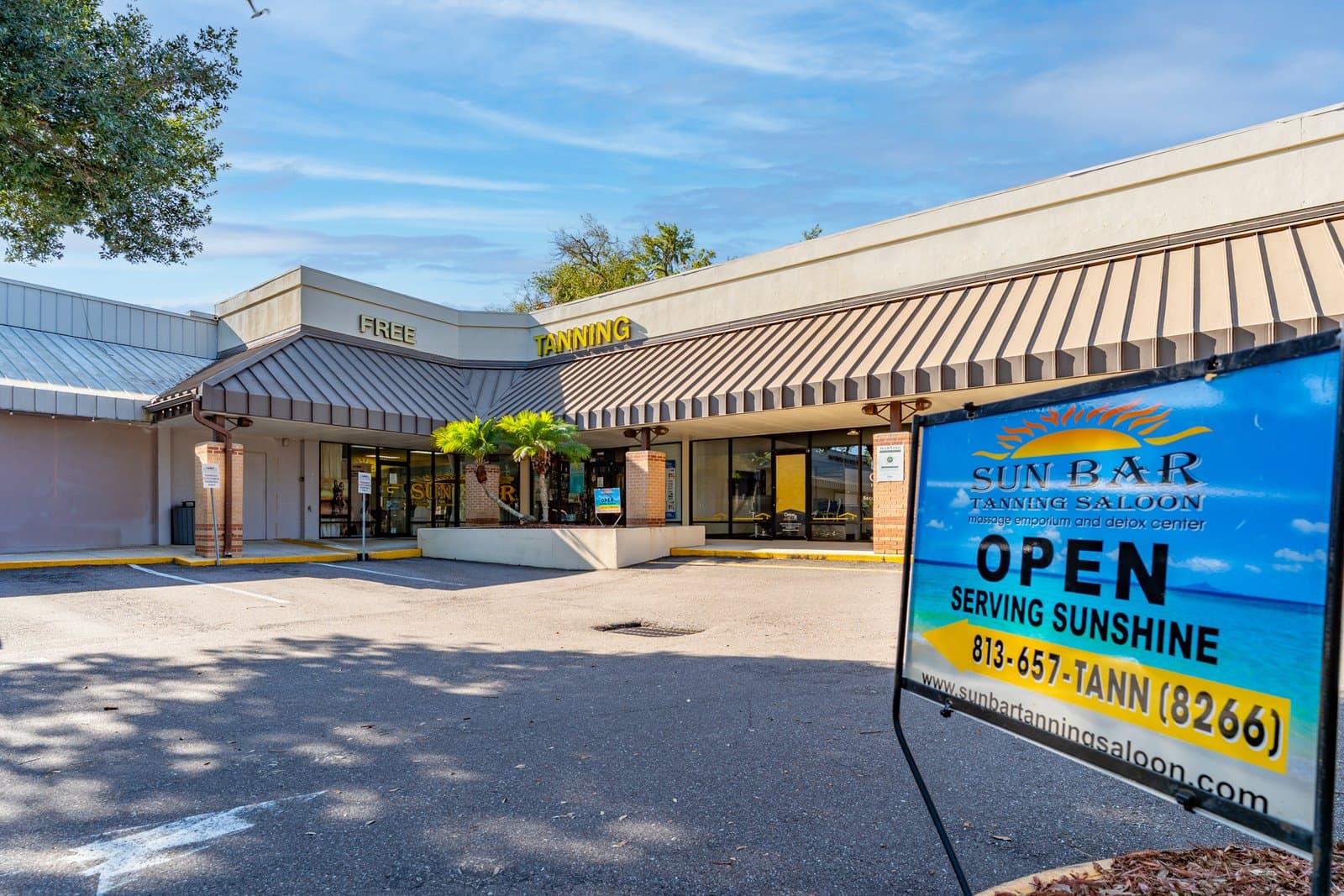 Front entrance of Sun Bar Tanning Saloon at 1029 W Brandon Blvd, Brandon, FL